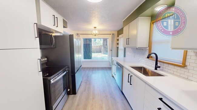 Building Photo - Newly Remodeled Home With Large Yard In Ro...