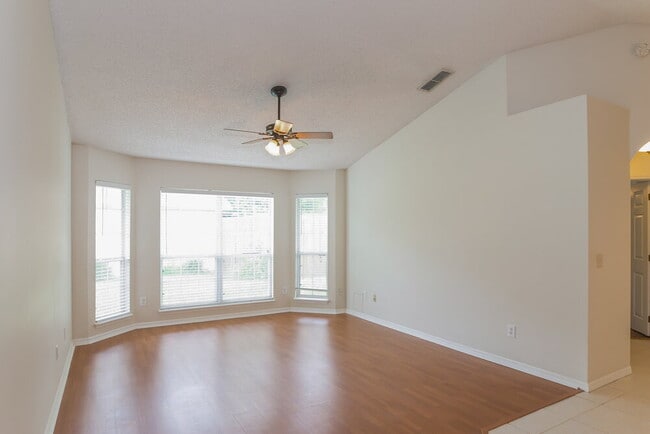 Building Photo - 7624 Pilgrims Trace Dr