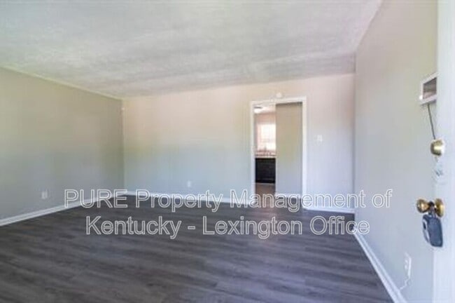Building Photo - 2483 Thornberry Ct
