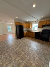 Building Photo - 229 Rollstone St