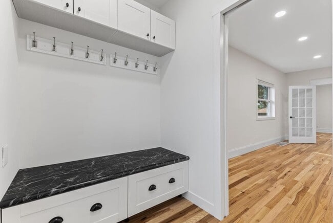 Building Photo - 606 Cromwell Ave