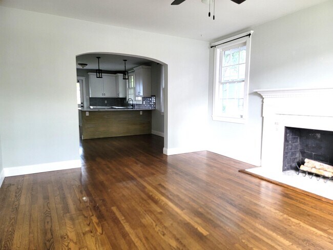 Foto del edificio - 715 E 35th St