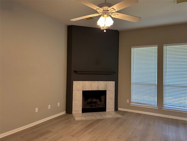 Foto del edificio - 12338 Browning Dr