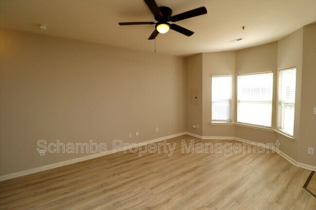 Foto del edificio - 8631 Neuse Club Ln