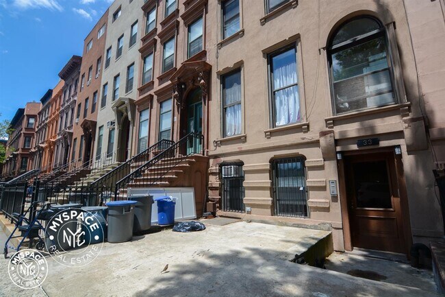 Building Photo - 33 Brevoort Pl