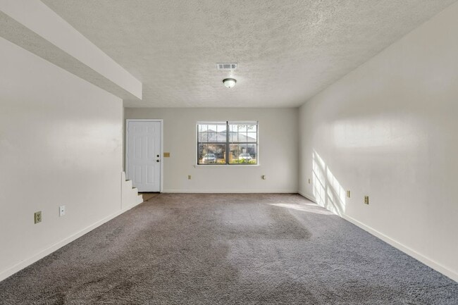 Building Photo - 164 High St