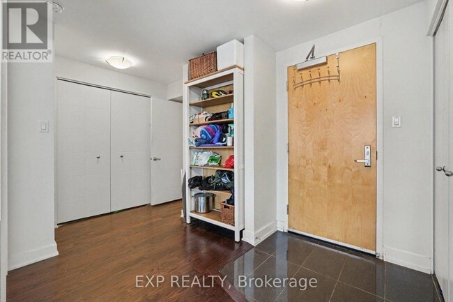 Building Photo - 40 Nepean St