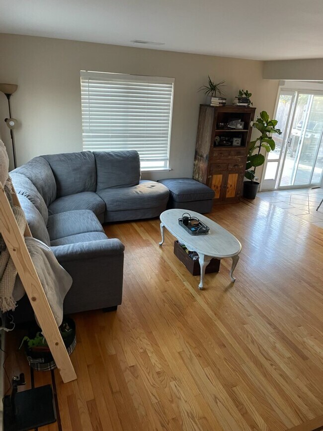 Foto del edificio - 8842 Marigold Ln