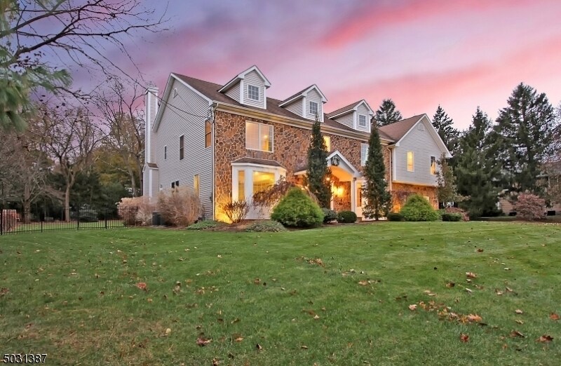 Primary Photo - 30 Elizabeth St