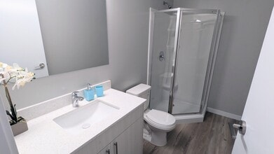 Building Photo - 475 St Anne's Rd