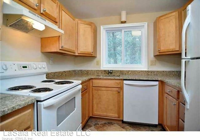 Building Photo - 2 br, 1.5 bath House - 86 Spring Lane