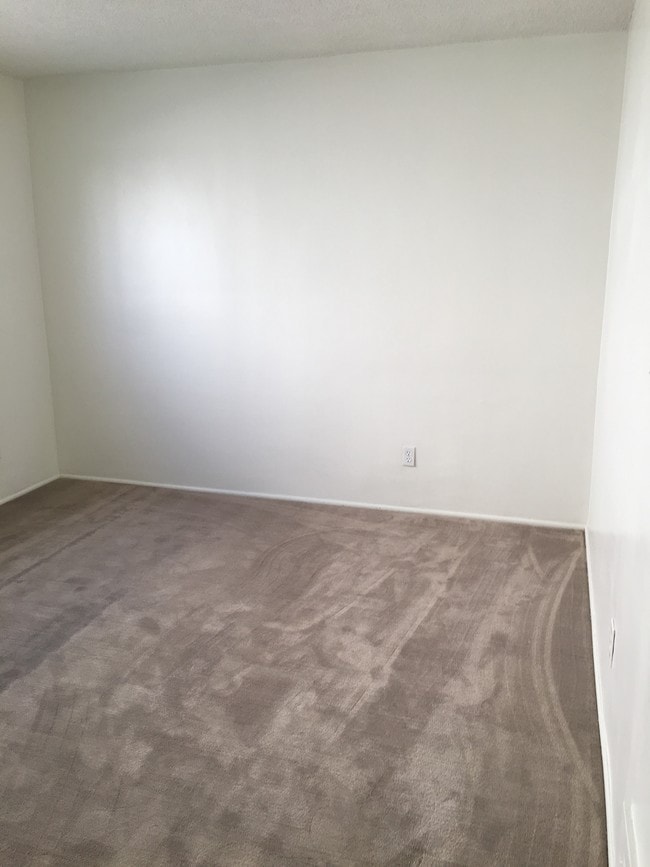 Bedroom - 1601 Maltman Ave