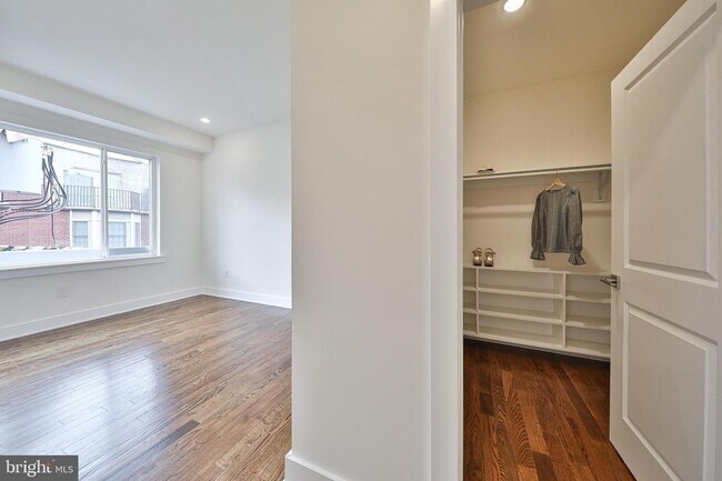 Building Photo - 1003 N Bodine St