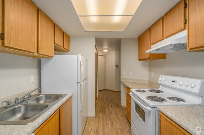 1BR, 1BA - 720SF - Kitchen - The Lexington Apartments