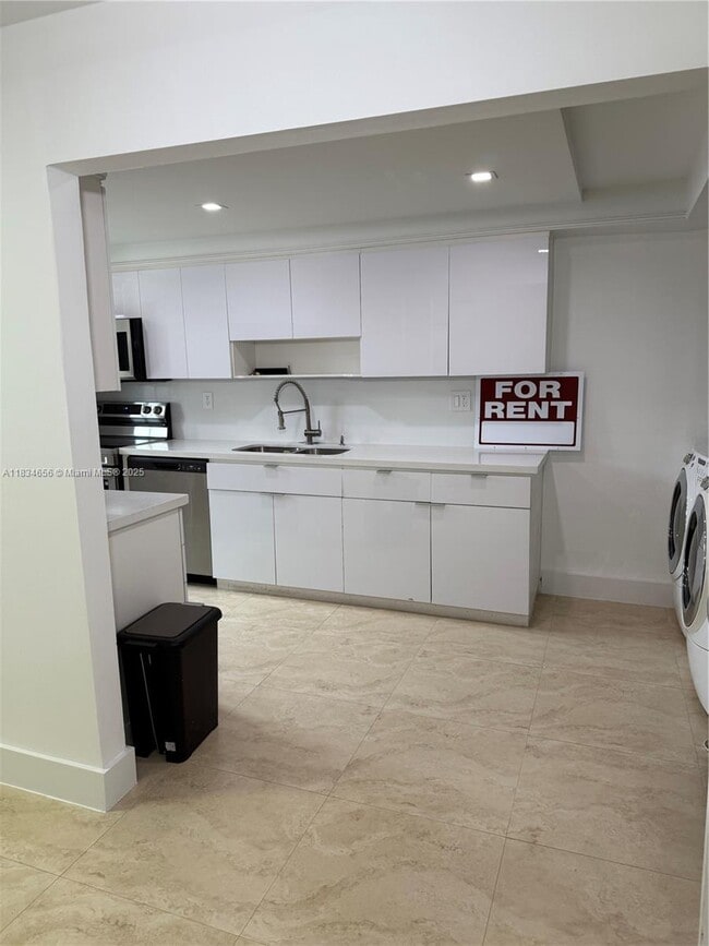 Building Photo - 6350 SW 139th Ct