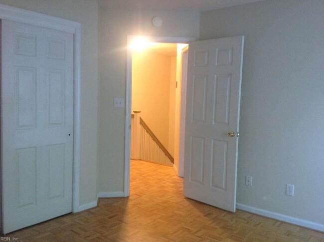 Building Photo - 861 Royal Grove Ct