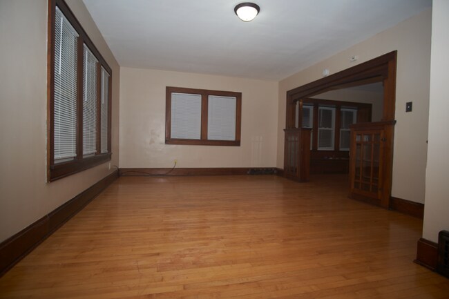 Building Photo - 1142 Doty St
