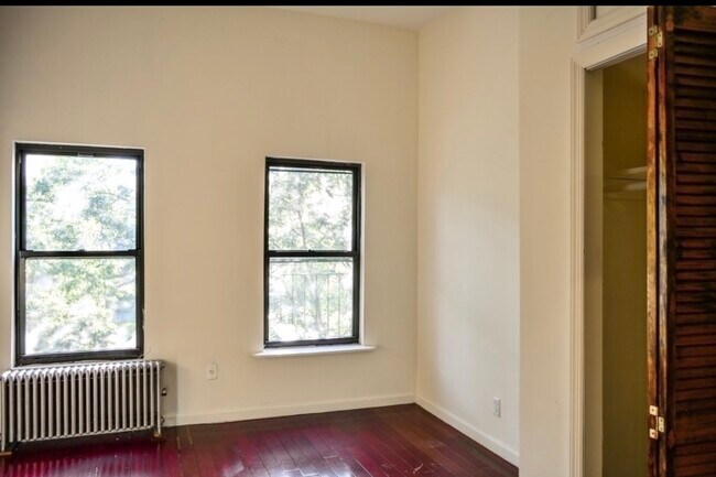 Building Photo - 115 Carlton Ave