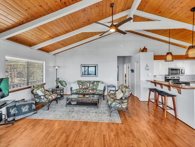 Foto del edificio - 2 Bedroom Home with Carport & Workshop & Beautiful Ocean Views!