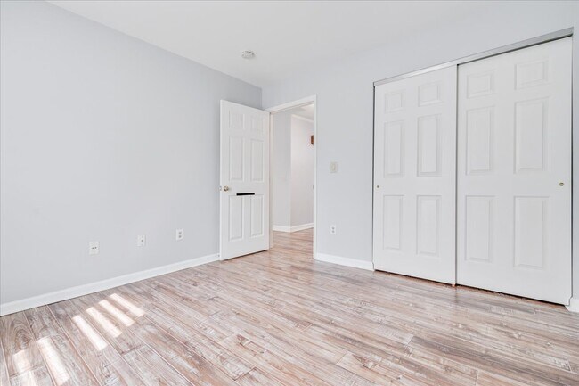 Foto del edificio - 113 Village Trail Dr