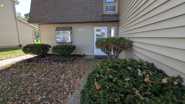 Building Photo - MN Cedar Village (857)
