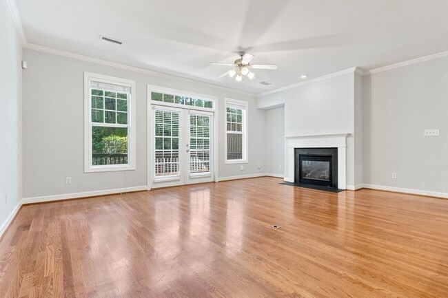 Building Photo - Beautiful 3 Bedroom / 2.5 Bathroom Townhome - Available NOW!