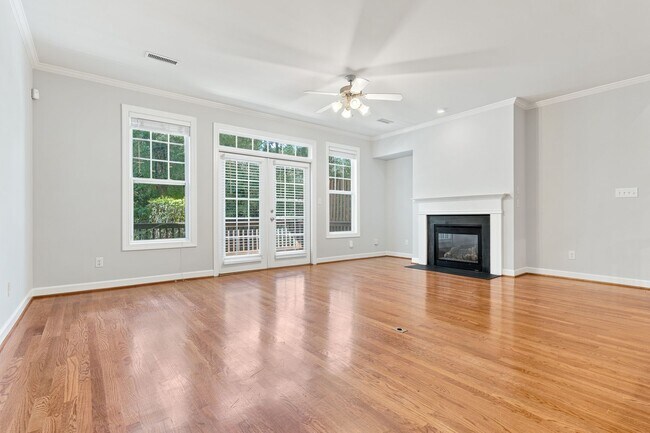 Foto del edificio - Beautiful 3 Bedroom / 2.5 Bathroom Townhome - Available NOW!