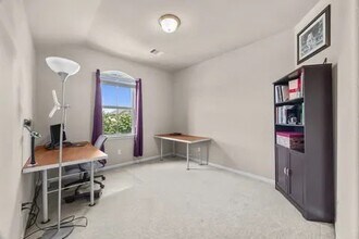 Building Photo - 127 Round Lake Dr