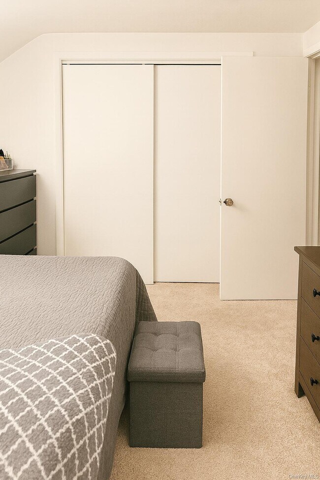 Foto del edificio - 10 Village Cir W