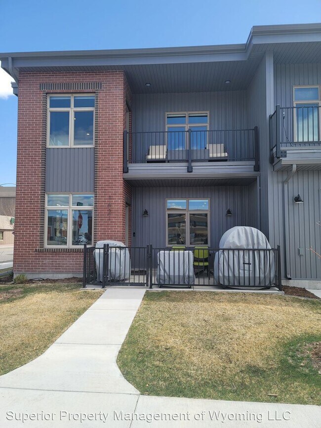 Building Photo - 3 br, 2.5 bath House - 1621 O'Neil Ave