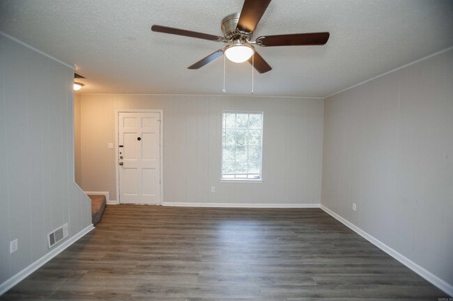 Building Photo - 2100 Virginia Dr