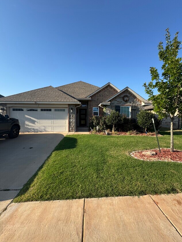 Foto principal - 4201 NW 152nd St