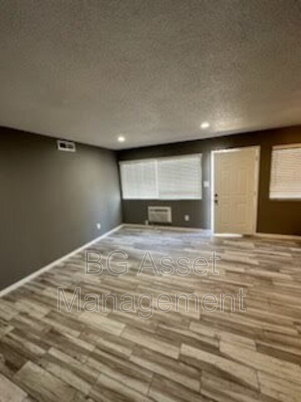 Building Photo - 2417 Northrop Ave