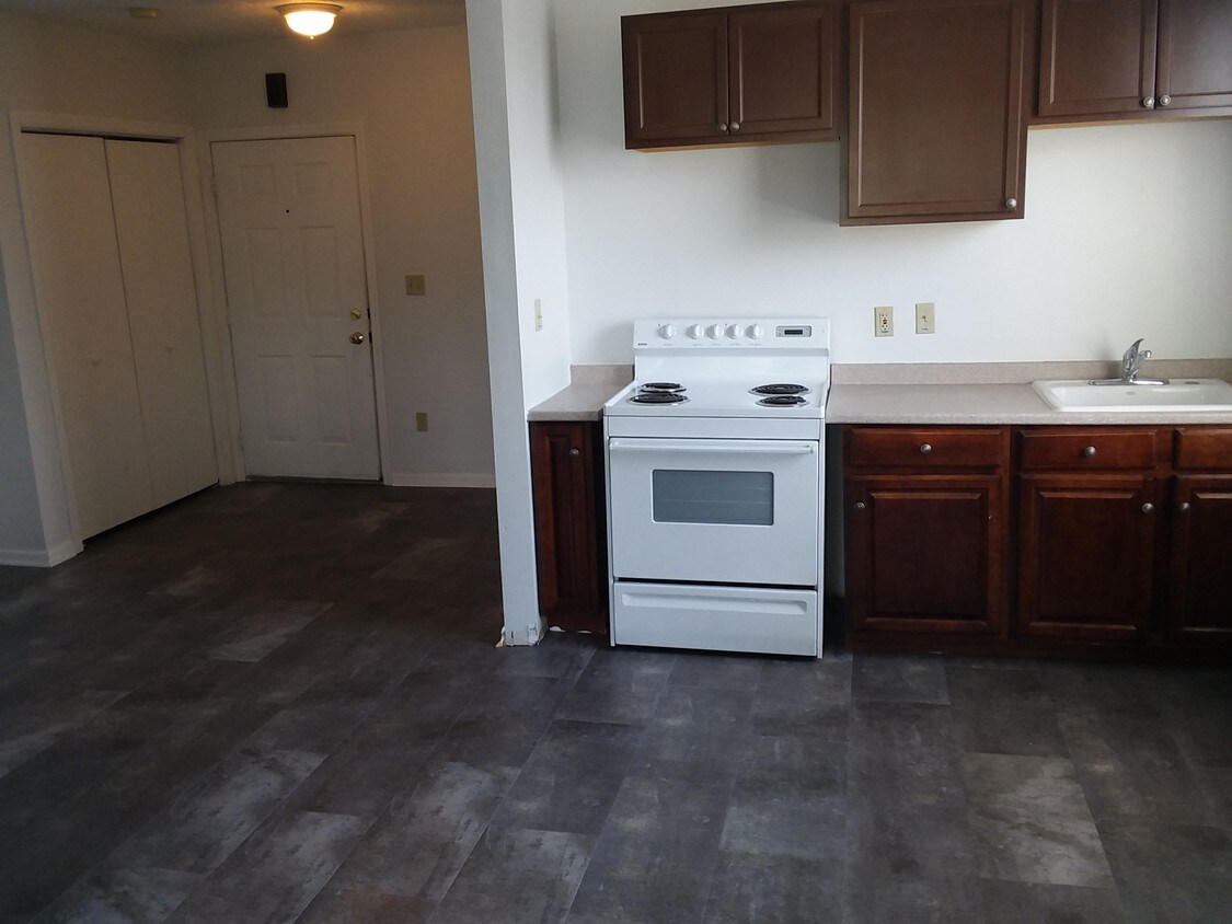 Kitchen - Dining - 924 4th Ave