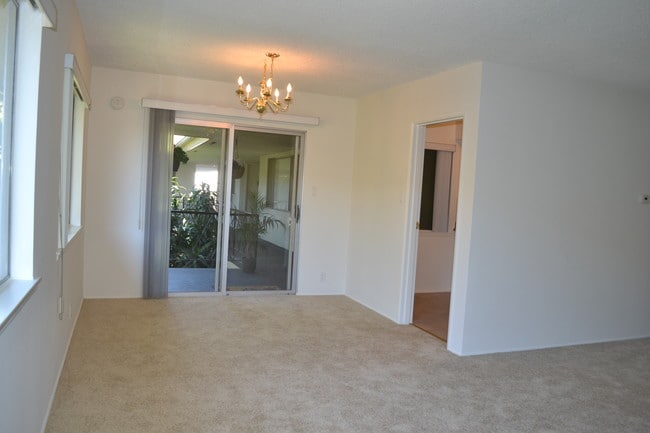 Dining Area - The Royal Gardens