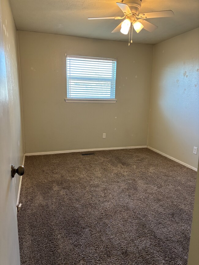 Foto del edificio - 3 bedroom 2 bath Edmond Duplex