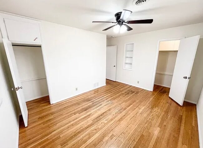 Foto del edificio - 143 Ramblewood Rd