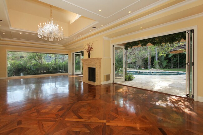 Foto del edificio - 1681 Stone Canyon Rd