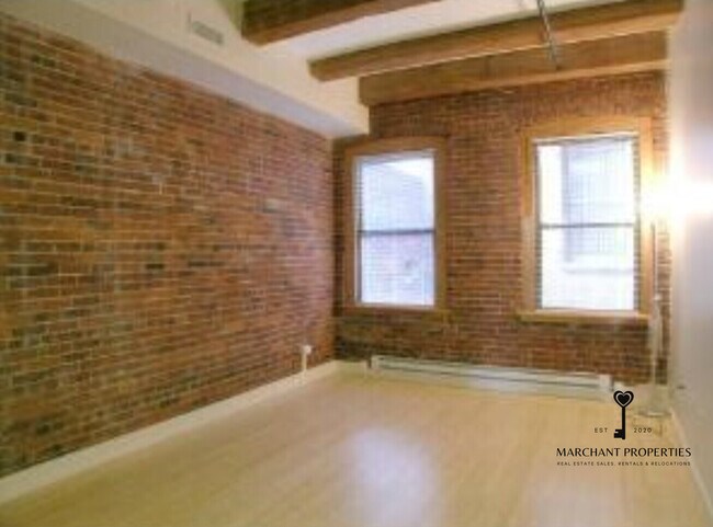 Building Photo - 256 Friend St