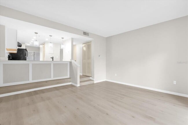 Foto del edificio - 5852 Windhover Dr