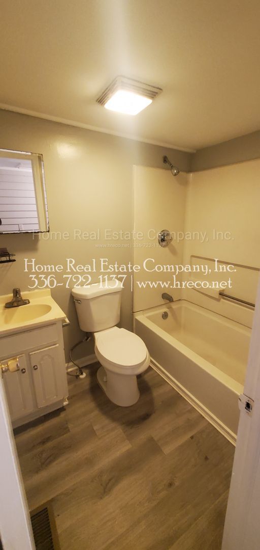 Foto del edificio - 1137 E 23rd St