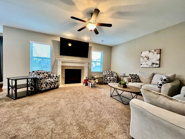 Building Photo - Executive corporate rental features community pool. Fully furnished and includes all utilities.