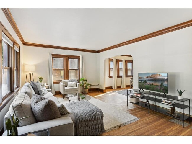 Building Photo - 955 17th Ave SE