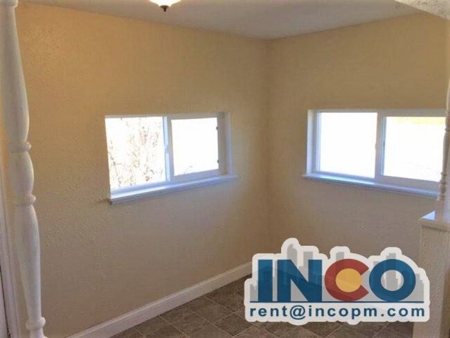 Foto del edificio - Charming duplex 2 bedroom 1 bath apartment!