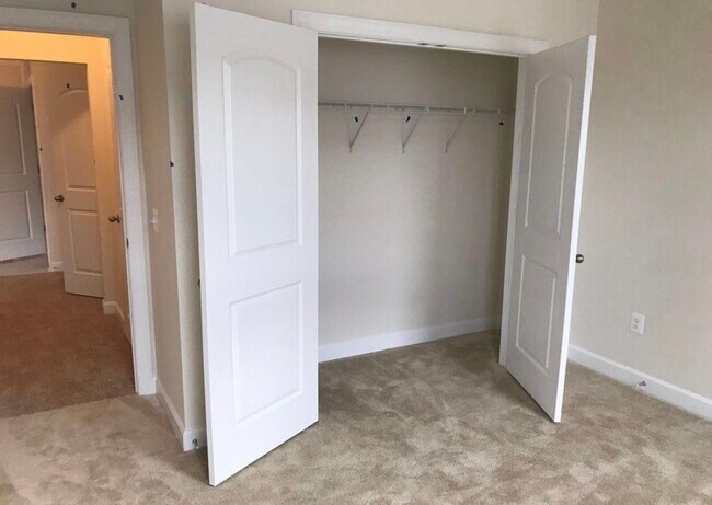 2nd bedroom - 13740 Endeavour Dr