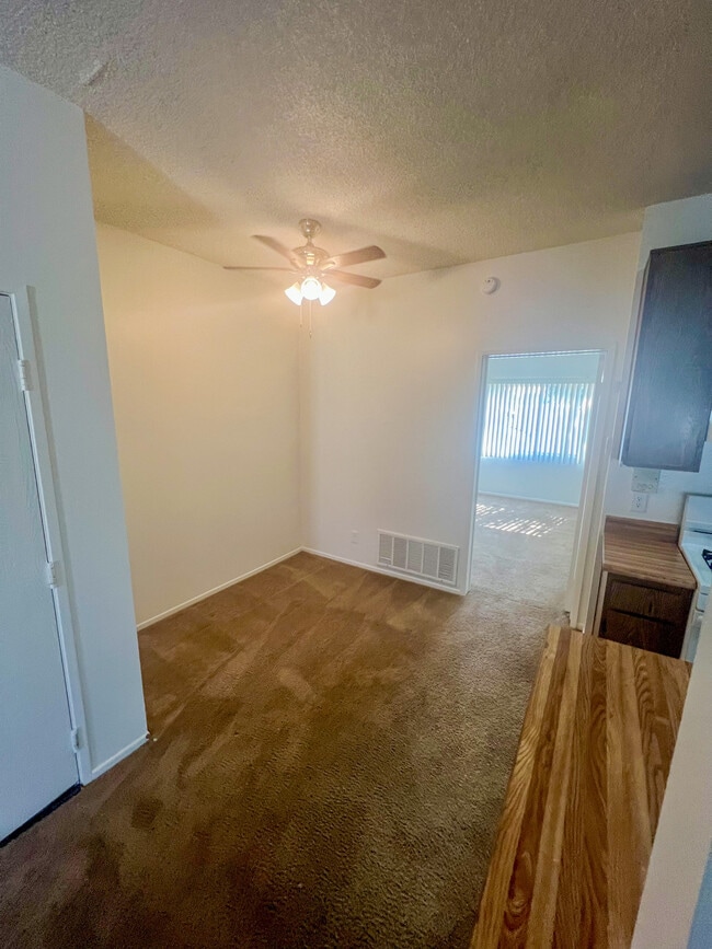 Foto del edificio - Crown Point Apartments