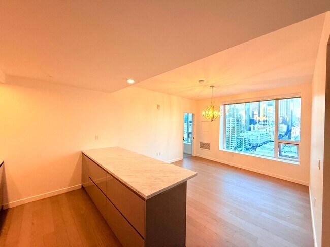 Foto del edificio - ***MOVE-IN SPECIAL ONE MONTH FREE RENT***Very Unique Spacious Two Bedroom - Two bath luxury Condo...