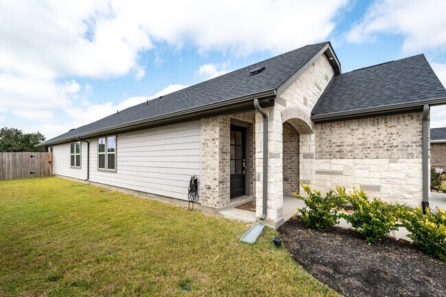 Foto del edificio - 5003 Bluebird Song Ln