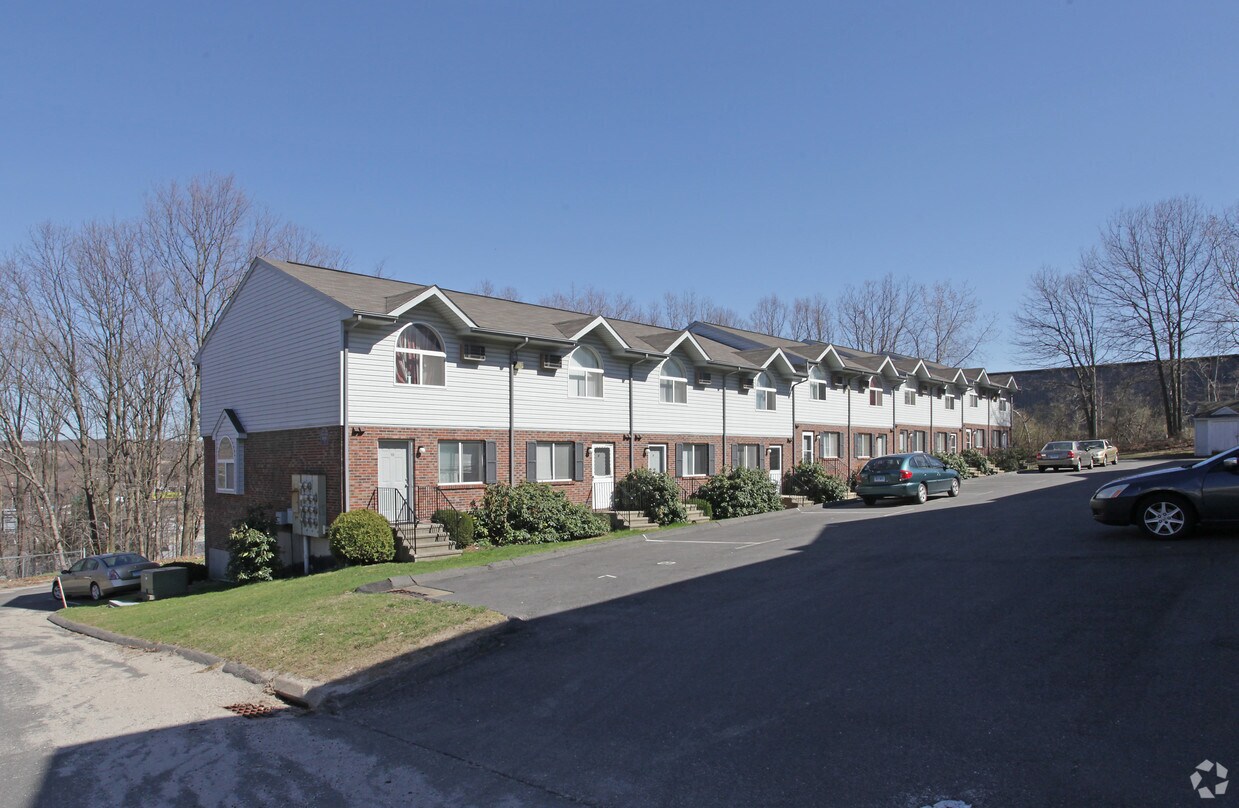 East Pointe Apartments Apartments - 42 Gayridge Rd Waterbury, CT ...