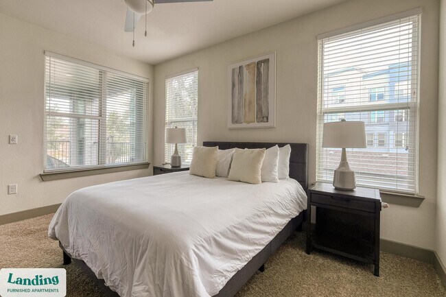 Foto del edificio - 300 Enclave Dr